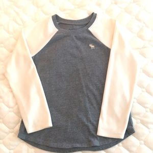 Abercrombie kids gray/white baseball tee
